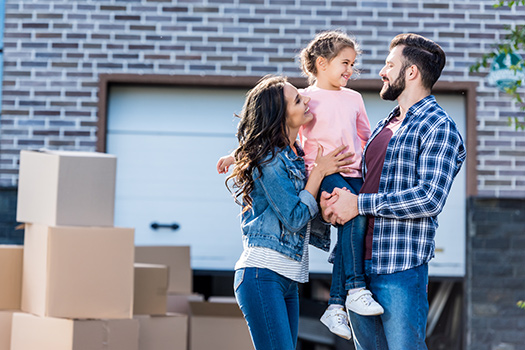 4 Ways Self Storage Can Help You Sell Your House